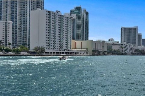 Copropriété à vendre à Hallandale Beach, Floride: 2 chambres, 104.98 m2 № 2153284 - photo 29