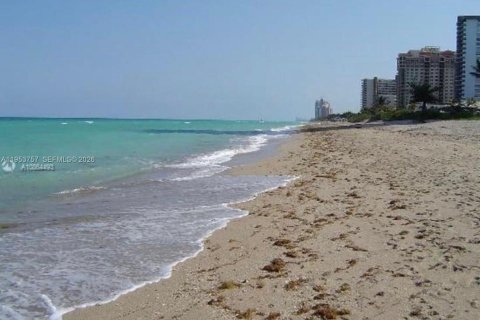 Copropriété à vendre à Hallandale Beach, Floride: 2 chambres, 104.98 m2 № 2153284 - photo 5