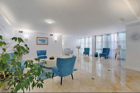 Copropriété à vendre à Hallandale Beach, Floride: 2 chambres, 104.98 m2 № 2153284 - photo 21