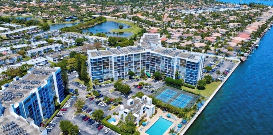 Condo à Hallandale Beach, Floride, 2 chambres № 2153284
