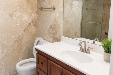 Copropriété à vendre à Hallandale Beach, Floride: 2 chambres, 104.98 m2 № 2153284 - photo 16