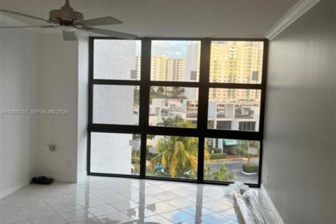 Copropriété à vendre à Hallandale Beach, Floride: 2 chambres, 104.98 m2 № 2153284 - photo 12
