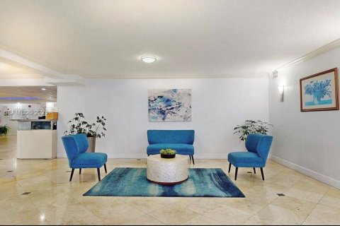 Copropriété à vendre à Hallandale Beach, Floride: 2 chambres, 104.98 m2 № 2153284 - photo 22