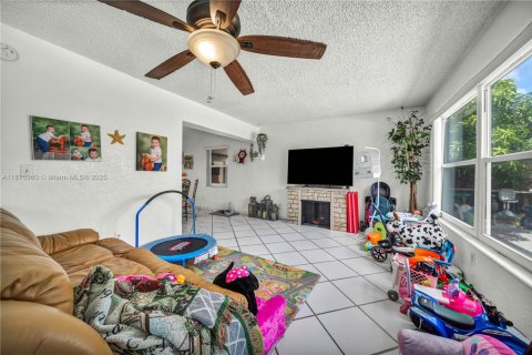 Villa ou maison à vendre à Hialeah, Floride: 5 chambres, 176.51 m2 № 1926433 - photo 12