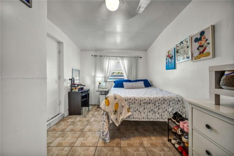 Villa ou maison à vendre à Hialeah, Floride: 5 chambres, 176.51 m2 № 1926433 - photo 9