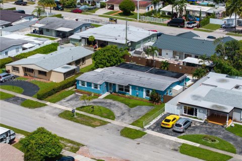 Villa ou maison à vendre à Hialeah, Floride: 5 chambres, 176.51 m2 № 1926433 - photo 30
