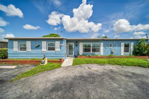 Villa ou maison à vendre à Hialeah, Floride: 5 chambres, 176.51 m2 № 1926433 - photo 1