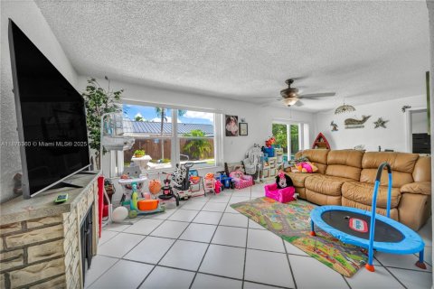 Villa ou maison à vendre à Hialeah, Floride: 5 chambres, 176.51 m2 № 1926433 - photo 11