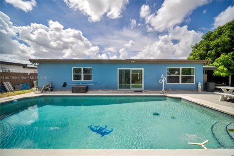 Villa ou maison à vendre à Hialeah, Floride: 5 chambres, 176.51 m2 № 1926433 - photo 27