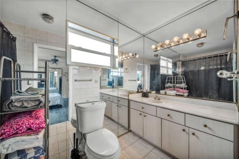 Villa ou maison à vendre à Hialeah, Floride: 5 chambres, 176.51 m2 № 1926433 - photo 23