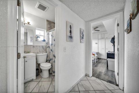 Villa ou maison à vendre à Hialeah, Floride: 5 chambres, 176.51 m2 № 1926433 - photo 22