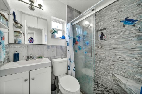 Villa ou maison à vendre à Hialeah, Floride: 5 chambres, 176.51 m2 № 1926433 - photo 17