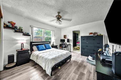 Villa ou maison à vendre à Hialeah, Floride: 5 chambres, 176.51 m2 № 1926433 - photo 16