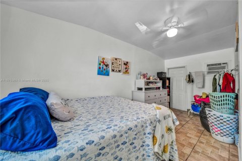 Villa ou maison à vendre à Hialeah, Floride: 5 chambres, 176.51 m2 № 1926433 - photo 10