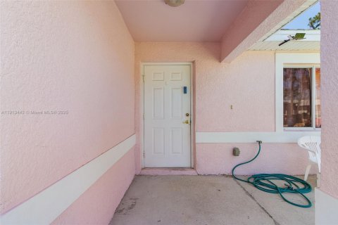 Casa en alquiler en Lehigh Acres, Florida, 3 dormitorios № 2061510 - foto 24