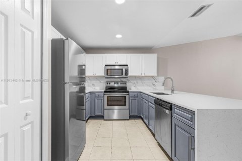 Casa en alquiler en Lehigh Acres, Florida, 3 dormitorios № 2061510 - foto 7