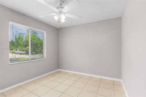 Casa en alquiler en Lehigh Acres, Florida, 3 dormitorios № 2061510 - foto 12