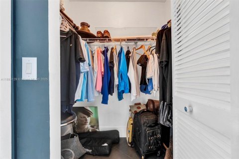 Copropriété à louer à Miami, Floride: 1 chambre, 91.51 m2 № 1946758 - photo 12