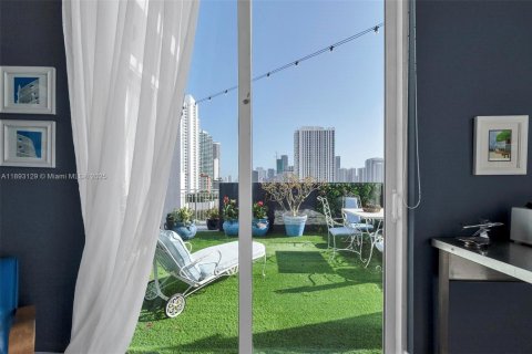 Copropriété à louer à Miami, Floride: 1 chambre, 91.51 m2 № 1946758 - photo 13