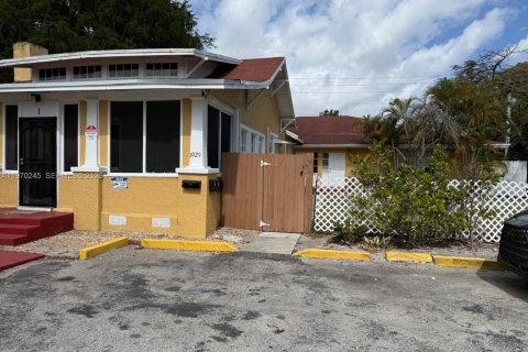 House in Hollywood, Florida 1 bedroom № 2031040