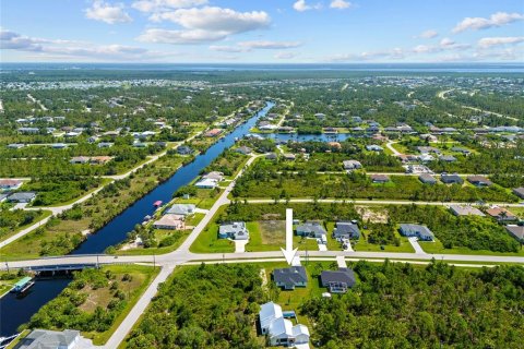 House in Port Charlotte, Florida 3 bedrooms, 168.34 sq.m. № 1856173 - photo 18