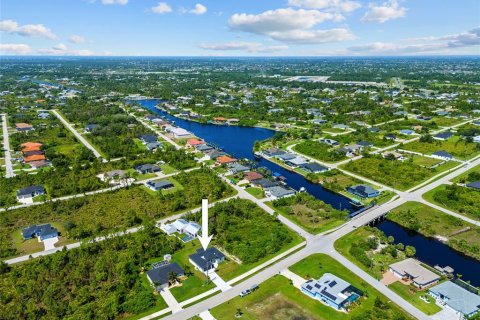 House in Port Charlotte, Florida 3 bedrooms, 168.34 sq.m. № 1856173 - photo 19