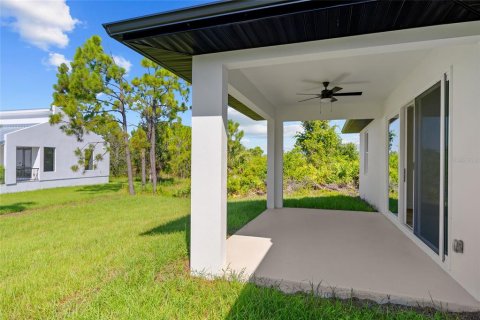 House in Port Charlotte, Florida 3 bedrooms, 168.34 sq.m. № 1856173 - photo 17