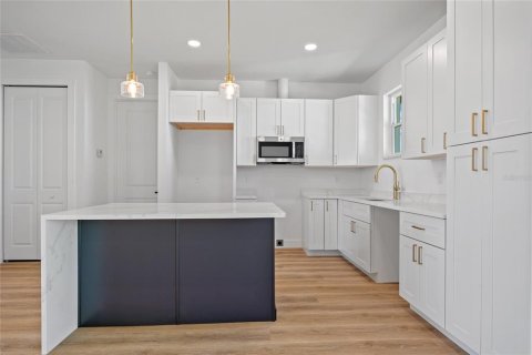 House in Port Charlotte, Florida 3 bedrooms, 168.34 sq.m. № 1856173 - photo 6