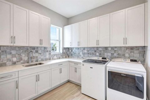 Купить виллу или дом в Сарасота, Флорида 8 комнат, 291.53м2, № 1907821 - фото 11