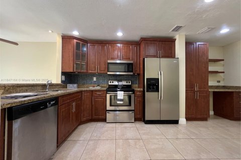 Townhouse in Sunrise, Florida 3 bedrooms, 119.01 sq.m. № 1845550 - photo 1