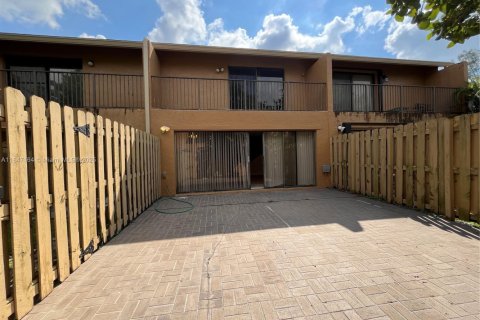 Townhouse in Sunrise, Florida 3 bedrooms, 119.01 sq.m. № 1845550 - photo 17