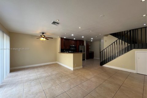 Townhouse in Sunrise, Florida 3 bedrooms, 119.01 sq.m. № 1845550 - photo 6