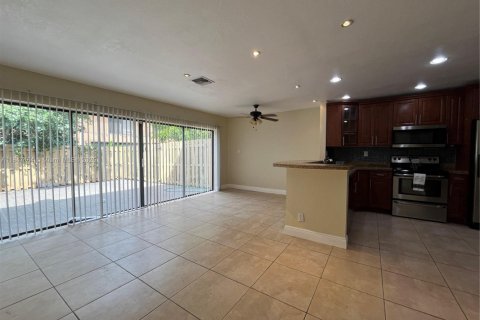 Townhouse in Sunrise, Florida 3 bedrooms, 119.01 sq.m. № 1845550 - photo 5