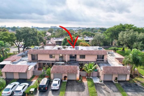 Touwnhouse à vendre à Miami, Floride: 3 chambres, 196.95 m2 № 1934935 - photo 3