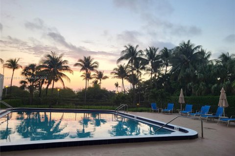 Снять в аренду кондоминиум в Майами-Бич, Флорида 1 спальня, 74.88м2, № 1965987 - фото 14