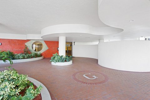 Снять в аренду кондоминиум в Майами-Бич, Флорида 1 спальня, 74.88м2, № 1965987 - фото 2