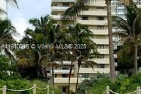 Снять в аренду кондоминиум в Майами-Бич, Флорида 1 спальня, 74.88м2, № 1965987 - фото 16