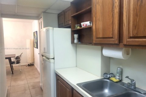 Снять в аренду кондоминиум в Майами-Бич, Флорида 1 спальня, 74.88м2, № 1965987 - фото 11