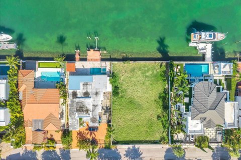 Villa ou maison à vendre à Miami, Floride: 4 chambres, 283.07 m2 № 2057531 - photo 9