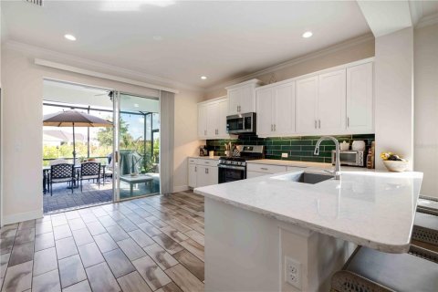 House in Sarasota, Florida 3 bedrooms, 142.7 sq.m. № 2202467 - photo 15
