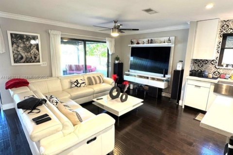 Adosado en alquiler en Sunrise, Florida, 4 dormitorios, 180.6 m2 № 2026421 - foto 4