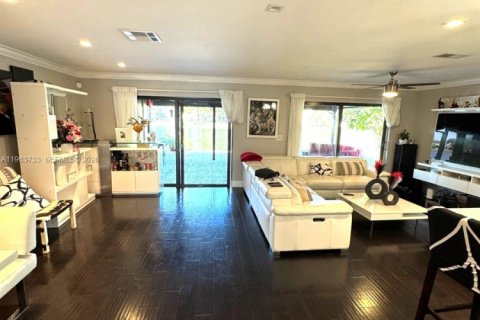 Adosado en alquiler en Sunrise, Florida, 4 dormitorios, 180.6 m2 № 2026421 - foto 3