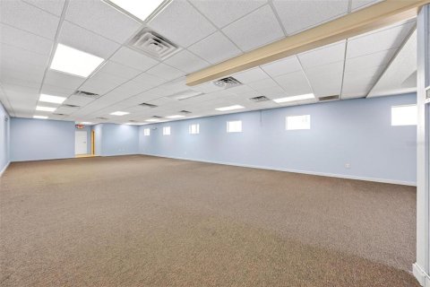 Commercial property in Summerfield, Florida 653.47 sq.m. № 2239836 - photo 13