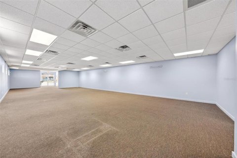 Commercial property in Summerfield, Florida 653.47 sq.m. № 2239836 - photo 10