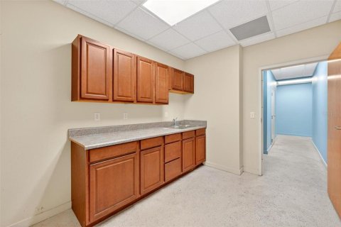 Commercial property in Summerfield, Florida 653.47 sq.m. № 2239836 - photo 18