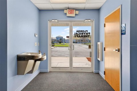 Commercial property in Summerfield, Florida 653.47 sq.m. № 2239836 - photo 2