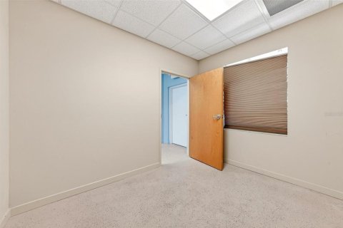 Commercial property in Summerfield, Florida 653.47 sq.m. № 2239836 - photo 15