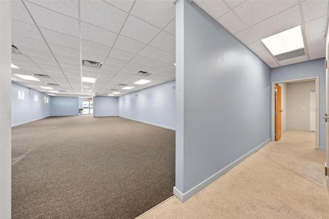 Commercial property in Summerfield, Florida 653.47 sq.m. № 2239836 - photo 16