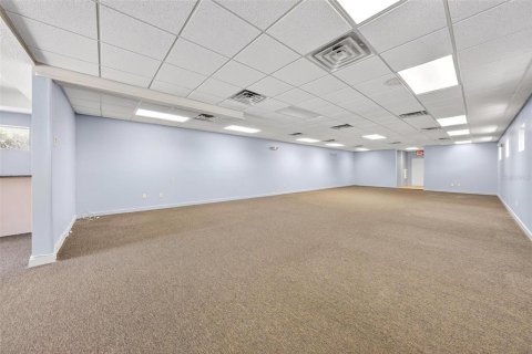 Commercial property in Summerfield, Florida 653.47 sq.m. № 2239836 - photo 9