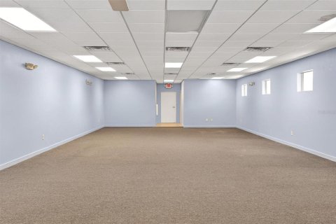 Commercial property in Summerfield, Florida 653.47 sq.m. № 2239836 - photo 8